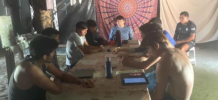 Insper students with Kamaiurá indigenous people