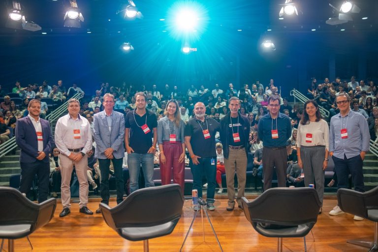 Representatives of partner companies and professors at the PFE closing ceremony
