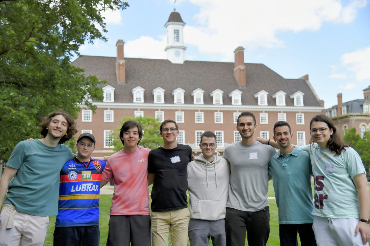 João Lucas Cadorniga (first on the left) with other Insper students who participated in the summer program