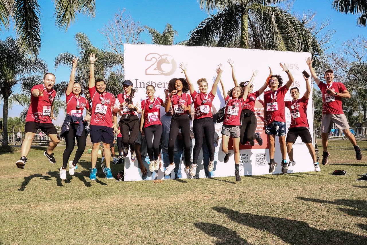 Grupo de bolsistas que participaram da Corrida no Parque Villa-Lobos