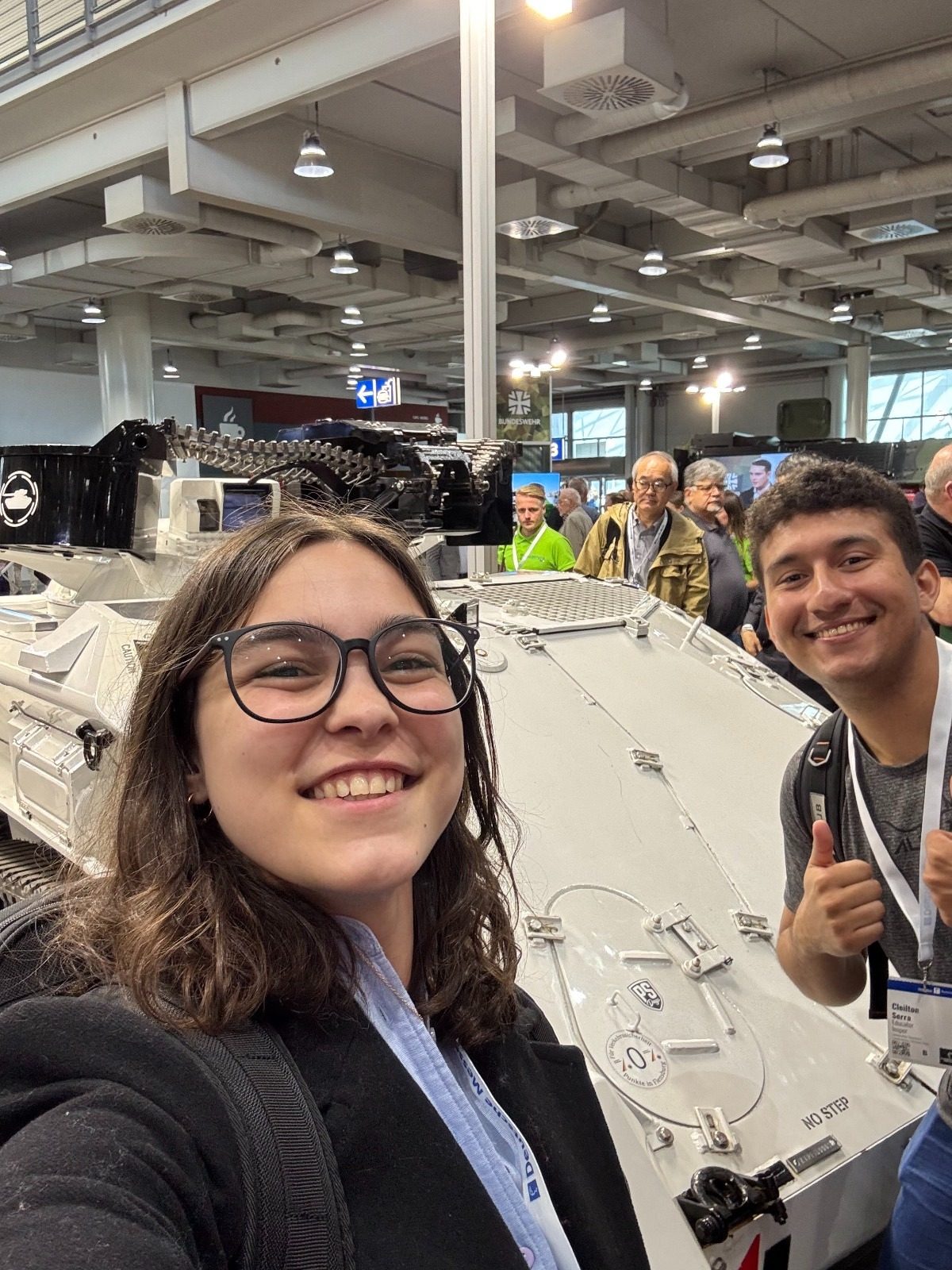 Maia Fleider e Cleilton Serra visitam Feira de Hannover, na Alemanha