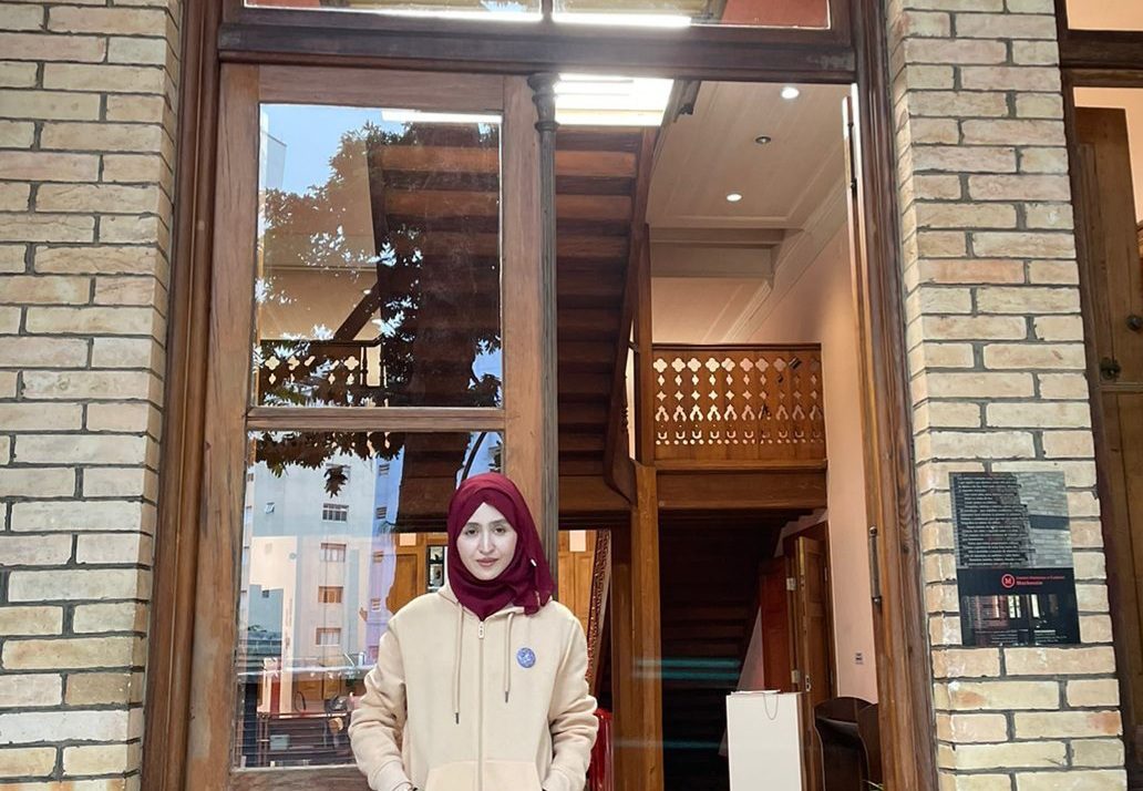 Freshtah Shariatee, refugiada afegã que participou do programa Global Academy